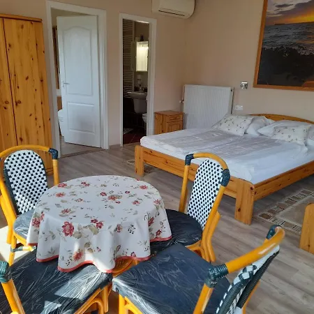 Rózsakert Bed and breakfast *