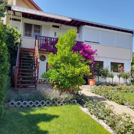 Rózsakert Bed and breakfast *