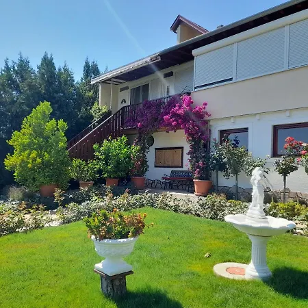 Bed and breakfast Rózsakert *