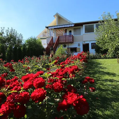 Rózsakert Bed & Breakfast *