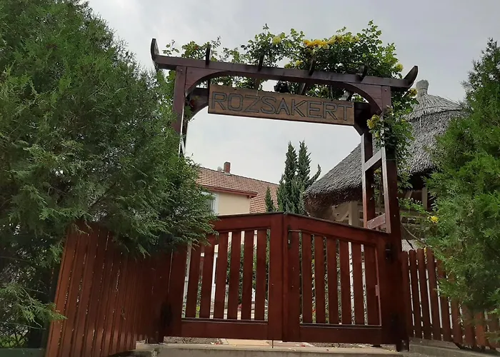 Rozsakert Vendeghaz Szigliget