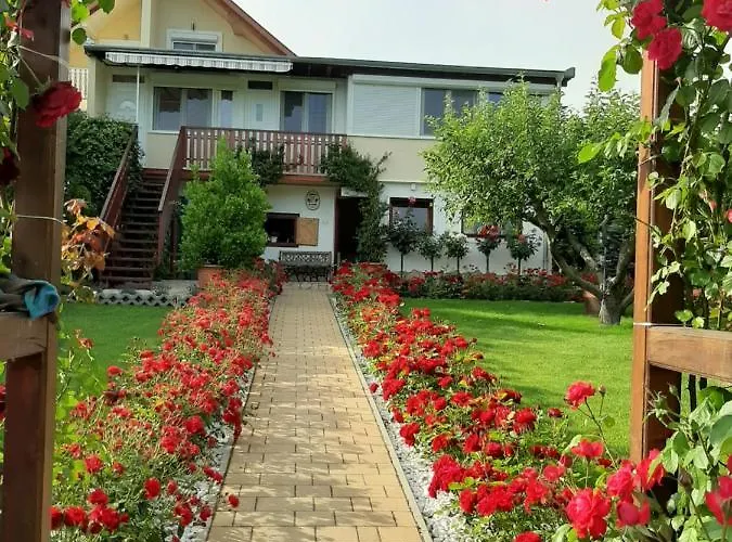 Rozsakert Vendeghaz Bed & Breakfast Szigliget