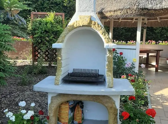 Bed & Breakfast Rozsakert Vendeghaz *