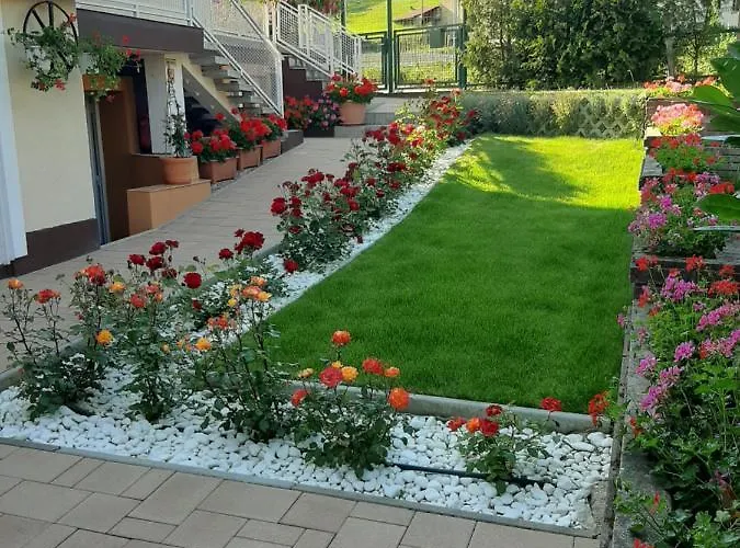 Rozsakert Vendeghaz * Szigliget