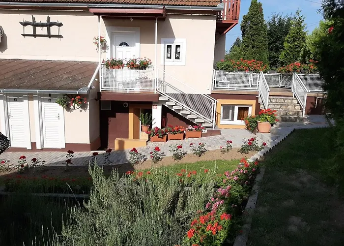 Bed & Breakfast Rozsakert Vendeghaz Szigliget
