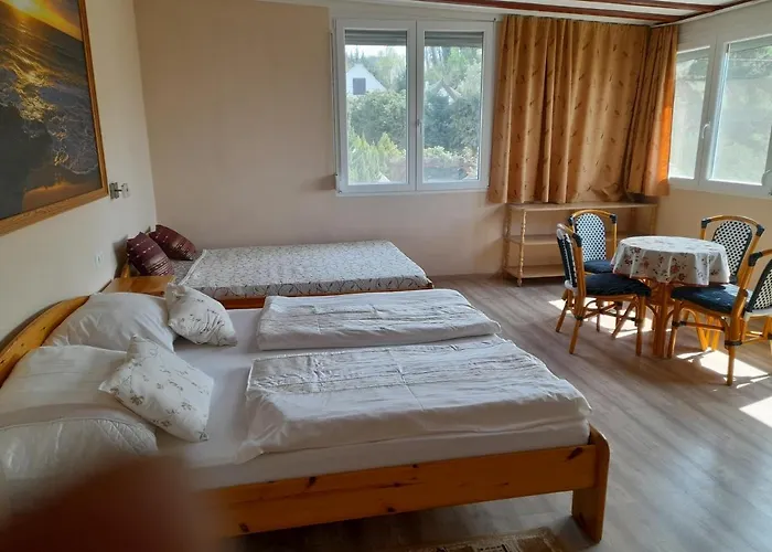 Rozsakert Vendeghaz * Szigliget