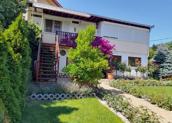 Rozsakert Vendeghaz Bed & Breakfast *